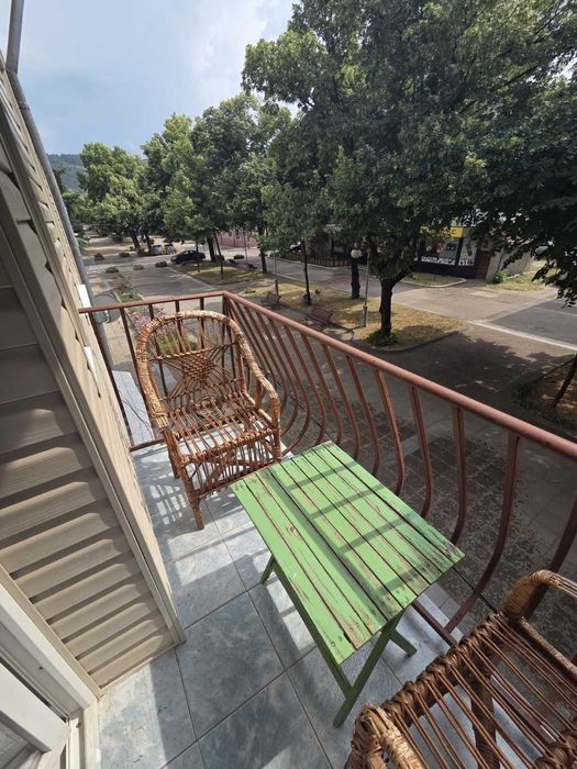 Етаж от къща гр.Кюстендил на алеята