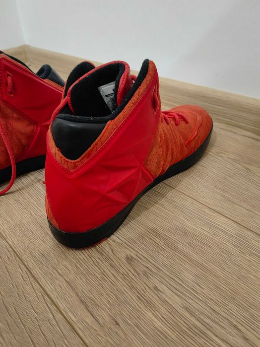 Обувки Nike LeBron