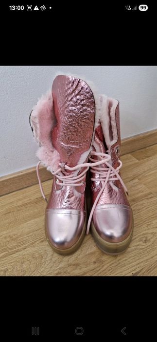 Vând ghete îmblănite noi!