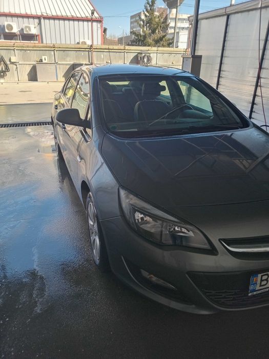 Vând Logan MCV 1,6 16V