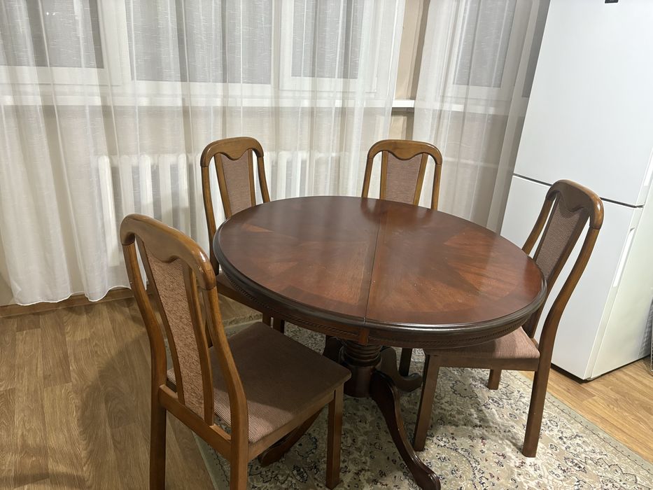 Продам Стол со стульями дерево
