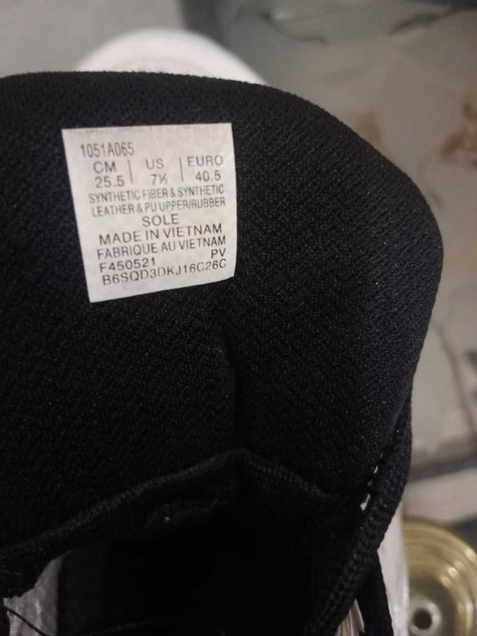 Волейбольные кроссовки Asics