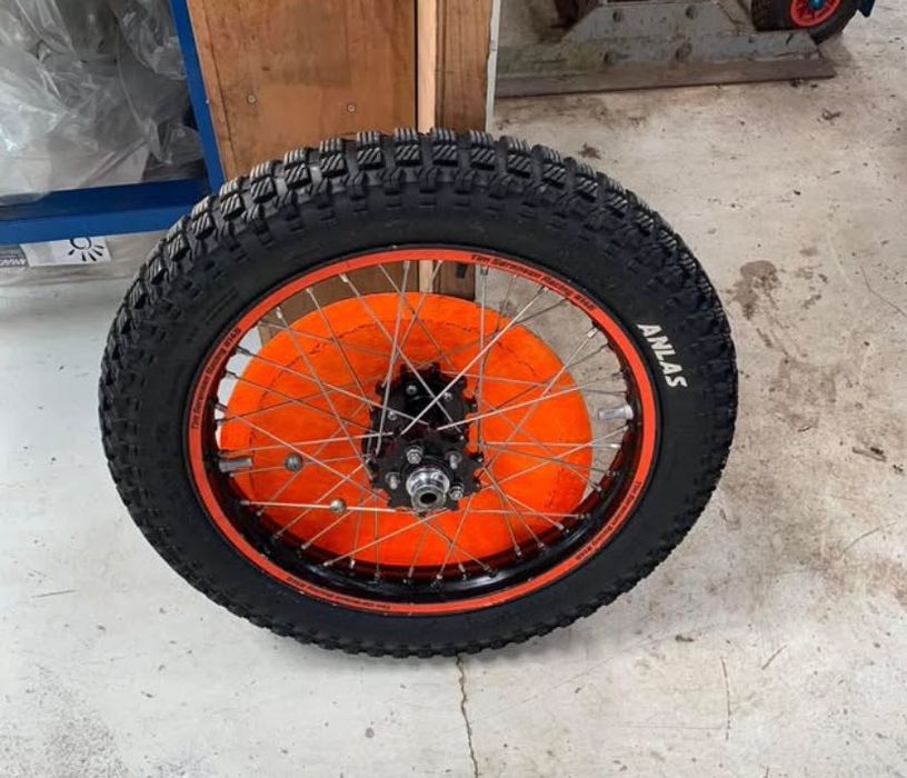 Гуми 19” за мотор