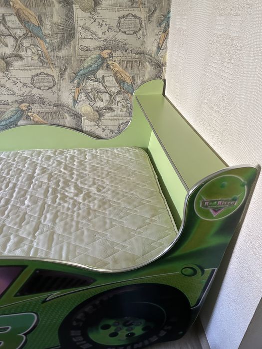 Детская кровать машинка