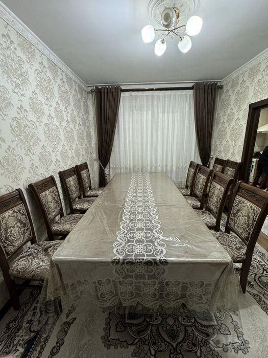 Стол стулья гостинная