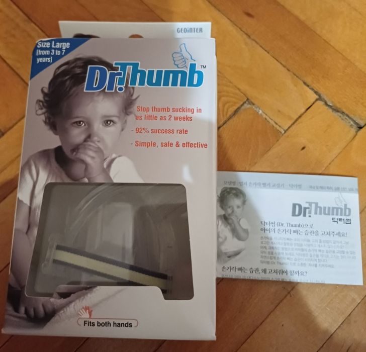 1. Dr Thumb. Dispozitiv prevenție sugari, suptul degetului.
