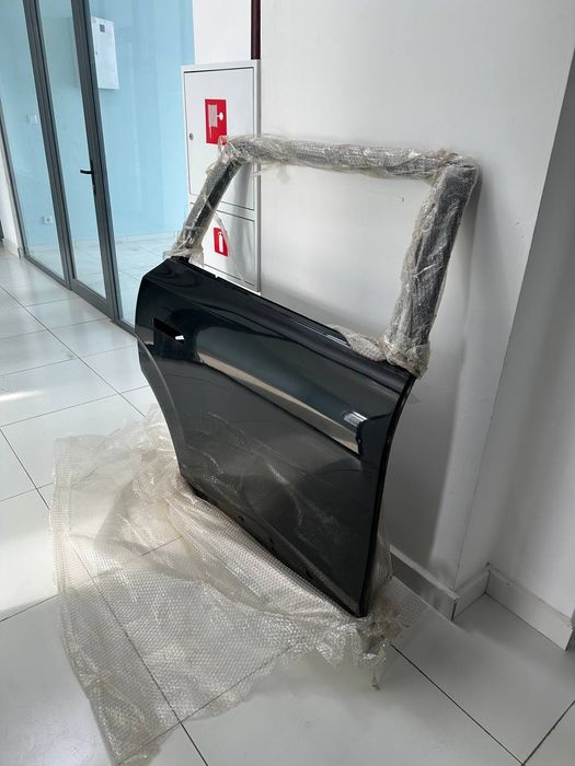 Orqa o'ng Eshik Dongfeng EP 008. Qora rangda. Задний правый дверь. 008