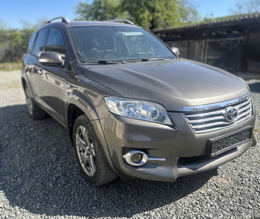 Dezmembrez Toyota Rav4