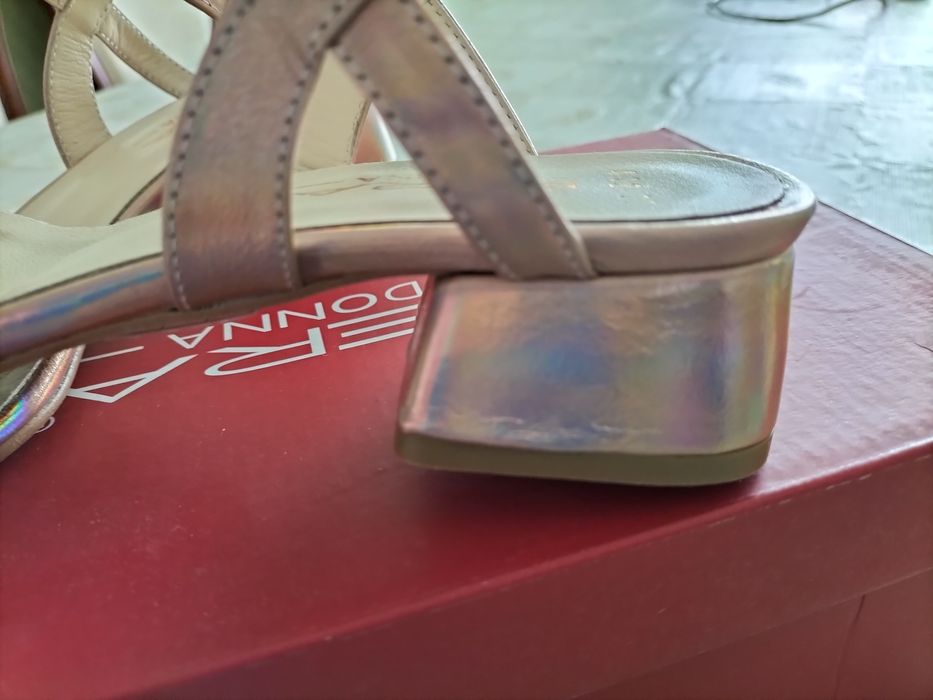 Продается летняя обувь