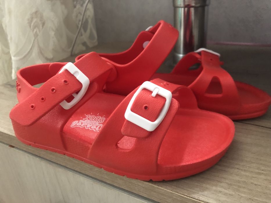 Продам обувь на девочку