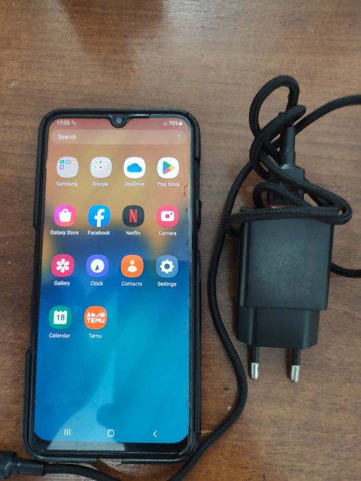 Sumsung a20  смартфон