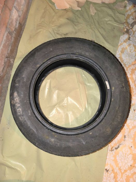 Летни автомобилни гуми- 2 Pirelli, 2 Uniroyal
