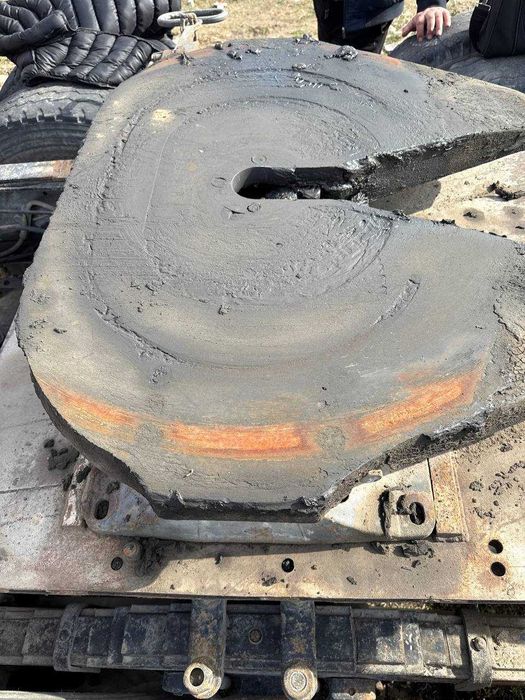Седло (пятак) + задняя часть рамы тягача KAMAZ-MAZ