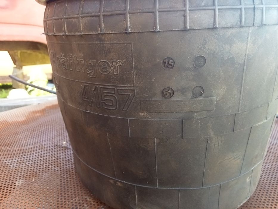 Продам пневмоподушки на фуру