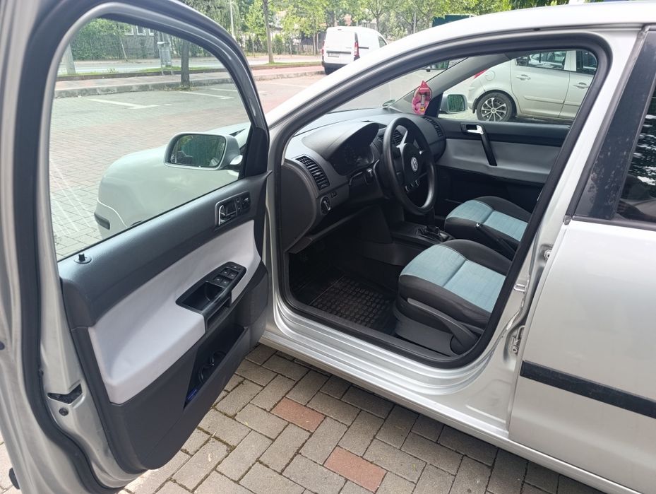 Volkswagen Polo 1.2 benzina, 2003, aer conditinat, faruri automate cu follow me home