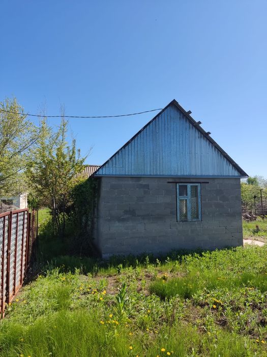 Дача почти на берегу озера ,,едучее,,