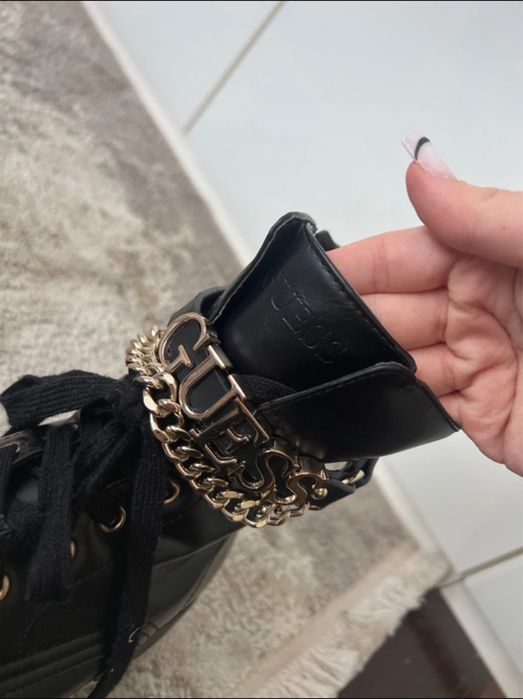 ghete guess de piele