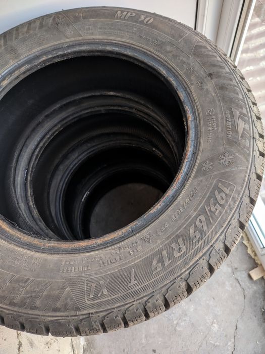 Шины зима, шипы на 15 диски.