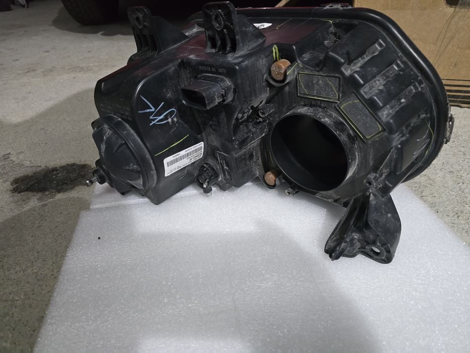 Dodge Challenger десен фар