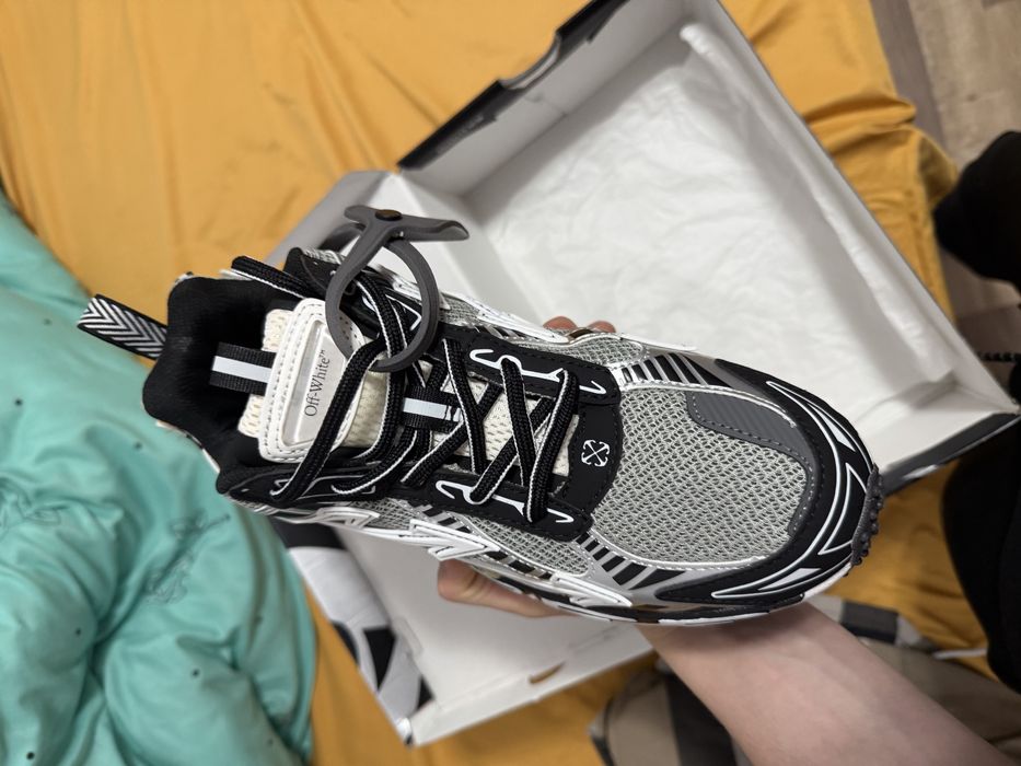 Off white adidasi noi