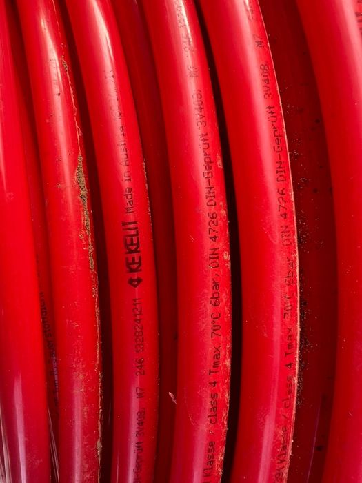 Vând 5 role furtun  pentru încălzirea în pardoseala.