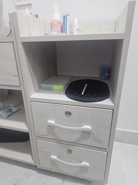 СРОЧНО!Тумбочки на колесиках с ящиками