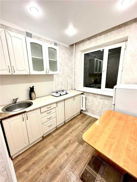 Продам 2 комнатную квартиру 6 мкр., 4 этаж/5.