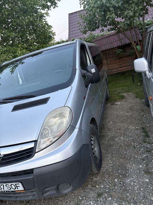 Vand sau schimb opel vivaro 8+1