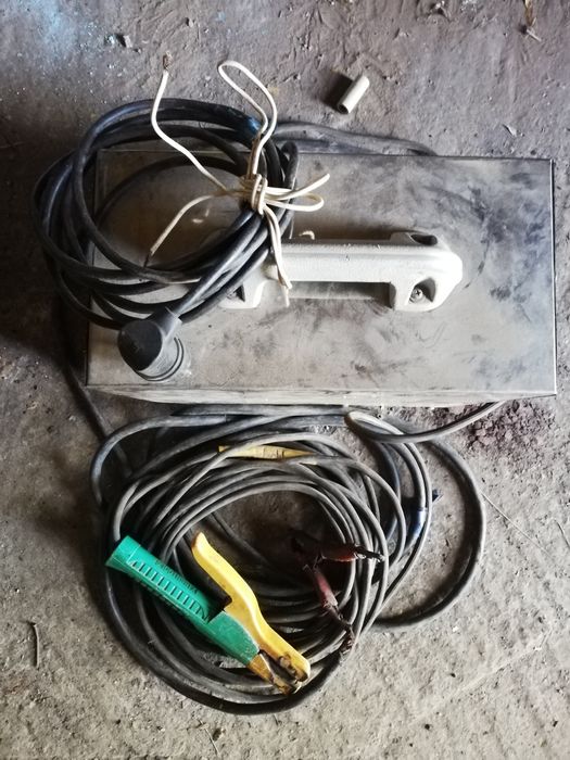 Продам электросварку на 220/380.