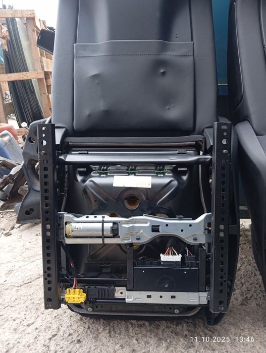 Передние сиденья Mercedes Benz W204