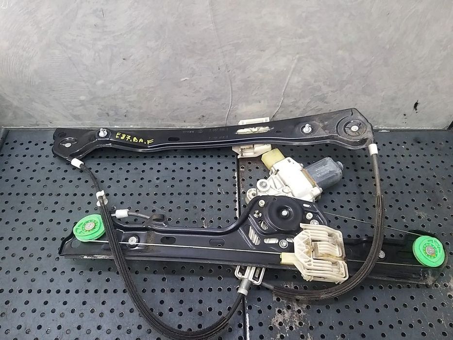 Macara motoras dreapta fata bmw seria 1 e81 e87 7138466e 7067796s 0130822227 6927028 996625101