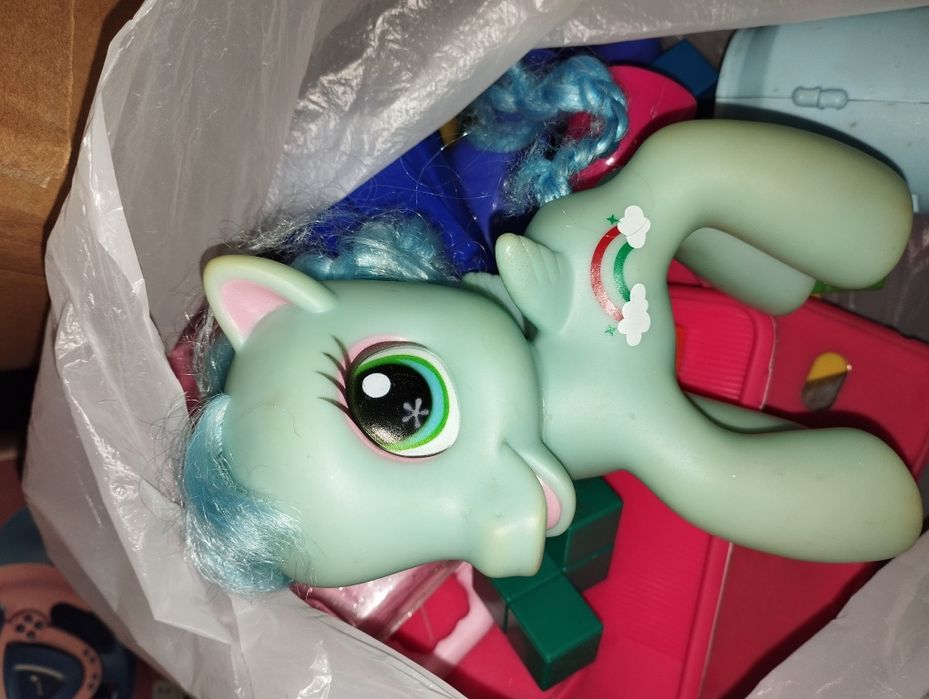 ***Продам самокат и игрушки