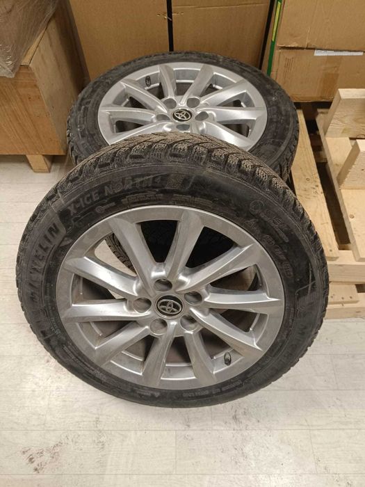 Комплект оригинальных 4 резины 215-55-R17 и диски на камри 70 75 80