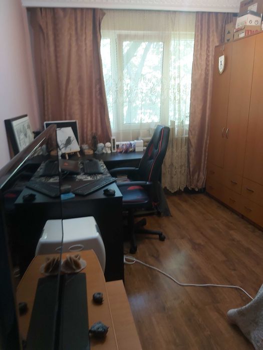 PRORIETAR vand apartament 3 camere sector4