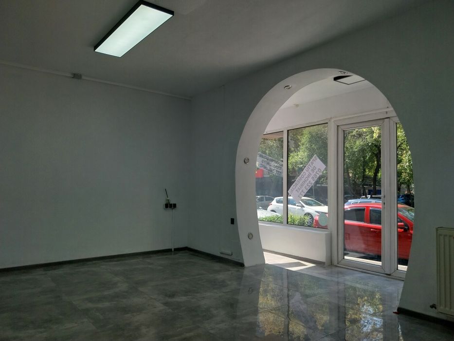 Spațiu comercial