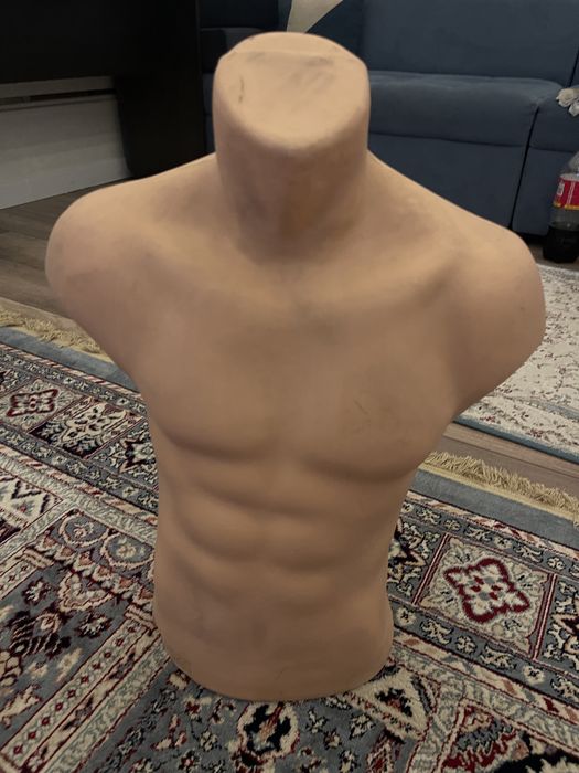 Киім қоятын маникен