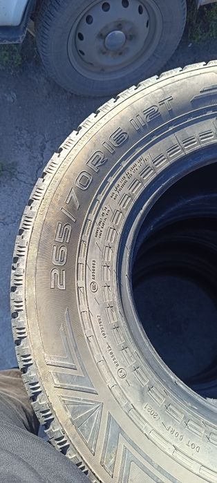 Продам резину на джип nokian