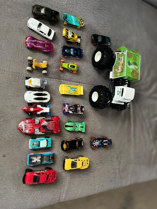Продам Hot wheels