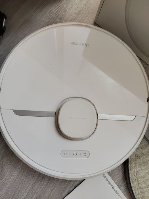 Продам робот пылесос dreame d9 в отличном состоянии и полном комплекте