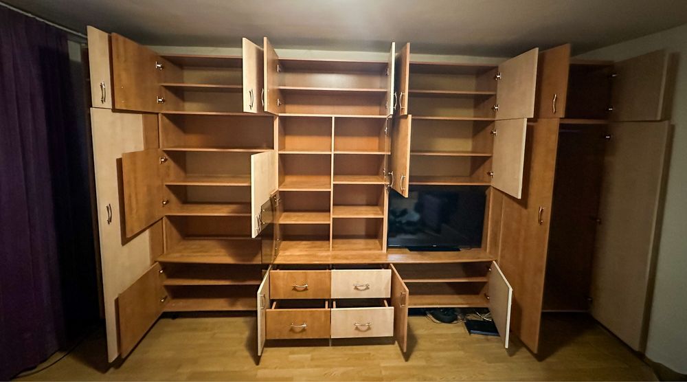 Urgent Vand mobila dormitor/living