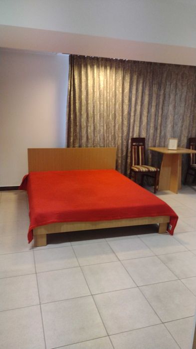 Inchiriez garsoniera  ( langa magazinul Tomis Mall)