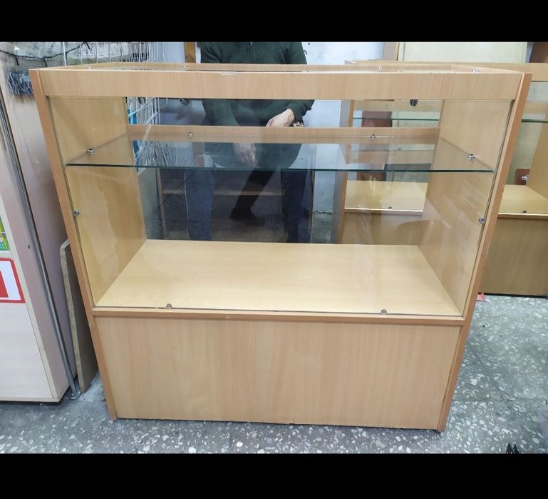 Продам столы-витрины