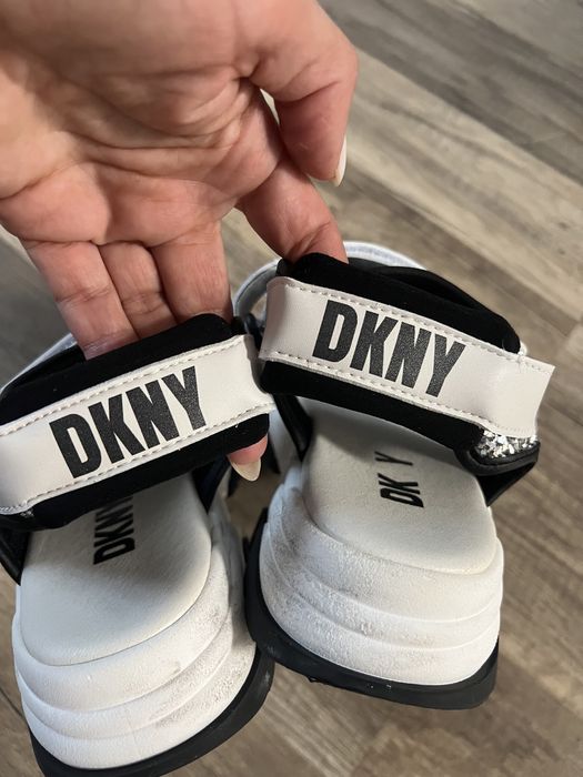 Детски сандали DKNY
