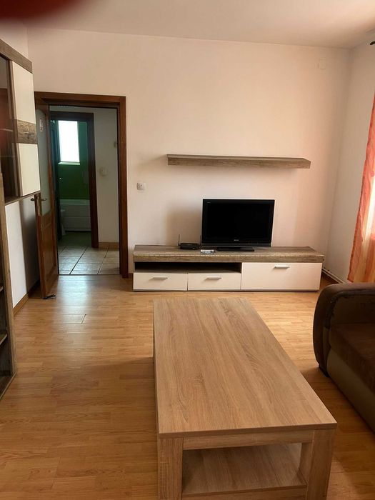 De inchiriat apartament ultracentral,  2 camere , decomandat