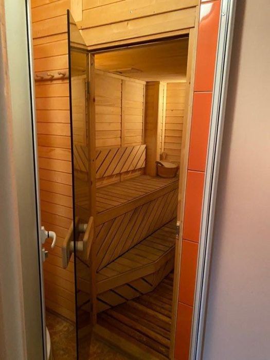 Casa de vanzare in Barlad, cu garaj, piscina, sauna , 1300 mp