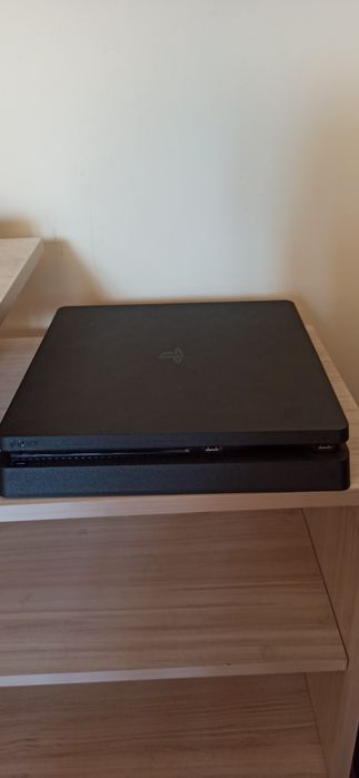Playstation 4 slim 1tb с два джойстика