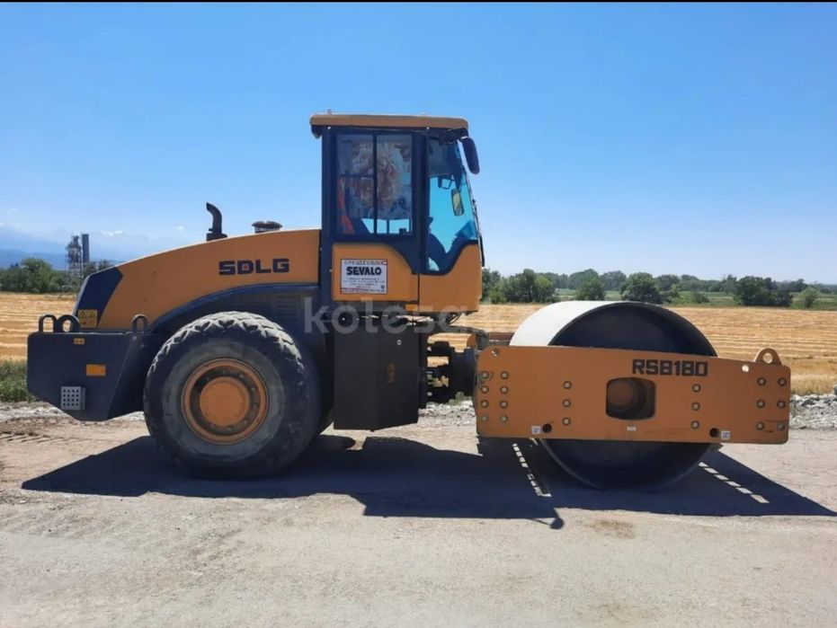 Дорожный грунтовый каток