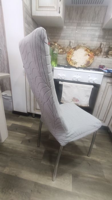 Продам кухонный стол с стульями