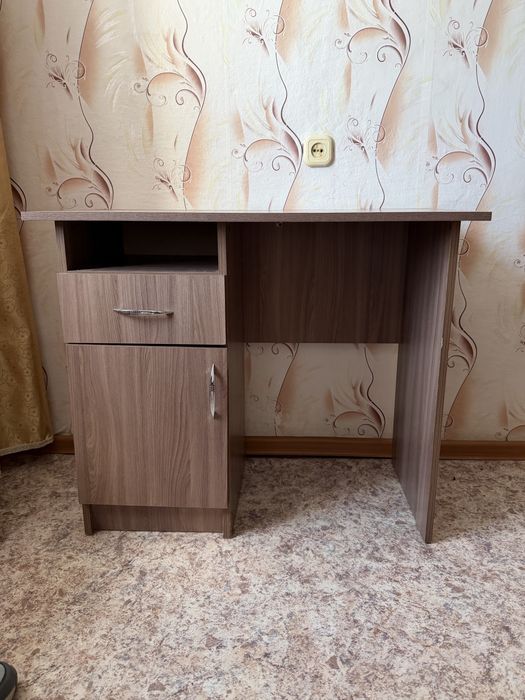 продам письменный стол