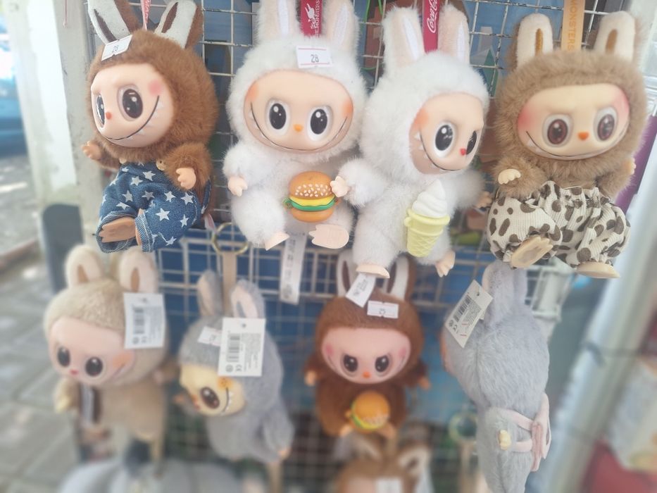 Лабубу  по избор на цвят модел и дрехи